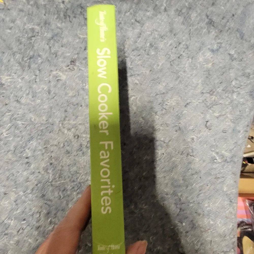 Taste of Home's Slow Cooker‎ Favorites Cookbook